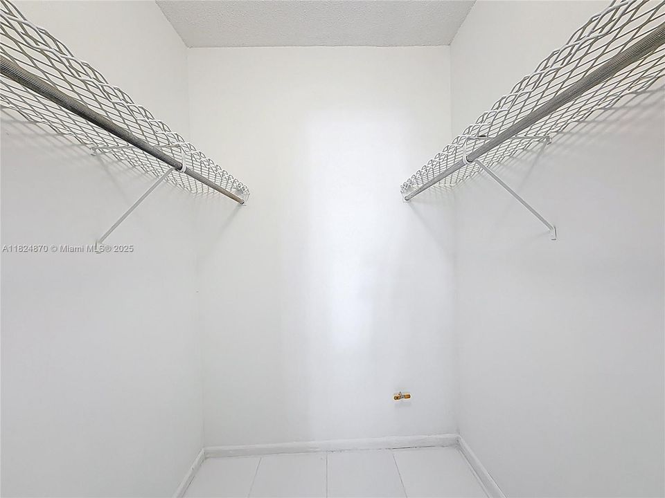 Recently Sold: $142,000 (1 beds, 1 baths, 750 Square Feet)