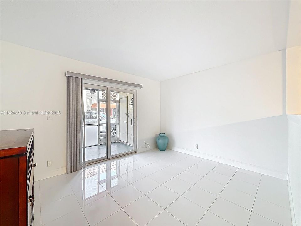 Recently Sold: $142,000 (1 beds, 1 baths, 750 Square Feet)