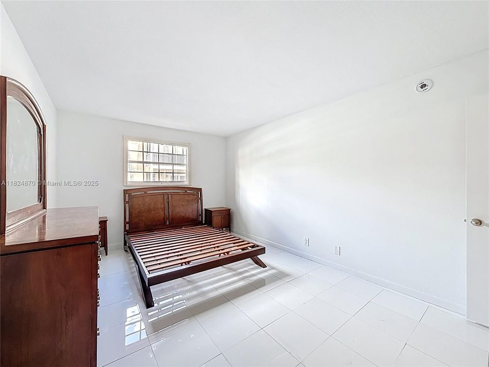 Recently Sold: $142,000 (1 beds, 1 baths, 750 Square Feet)