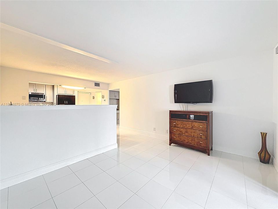 Recently Sold: $142,000 (1 beds, 1 baths, 750 Square Feet)