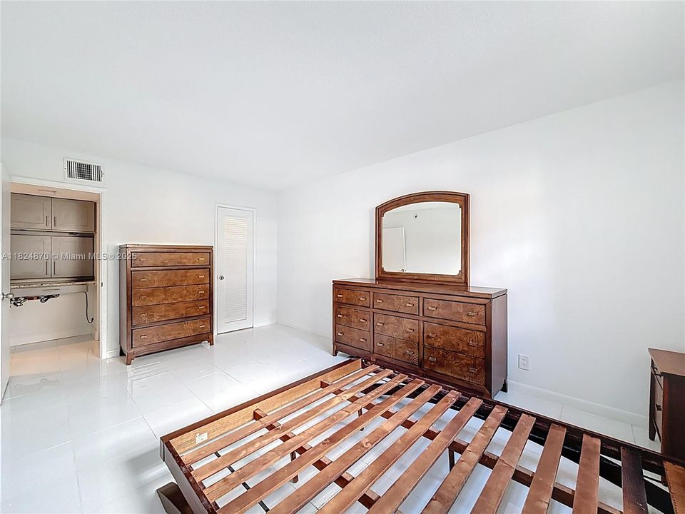 Recently Sold: $142,000 (1 beds, 1 baths, 750 Square Feet)