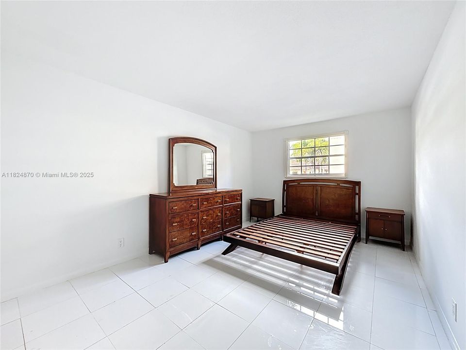 Recently Sold: $142,000 (1 beds, 1 baths, 750 Square Feet)