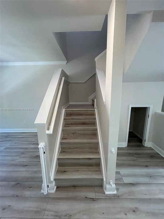 Недавно продано: $500,000 (2 спален, 2 ванн, 1270 Квадратных фут)