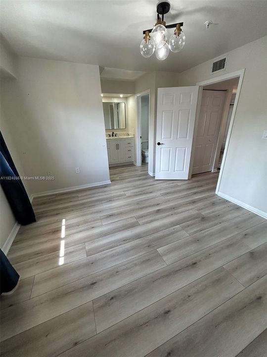 Недавно продано: $500,000 (2 спален, 2 ванн, 1270 Квадратных фут)