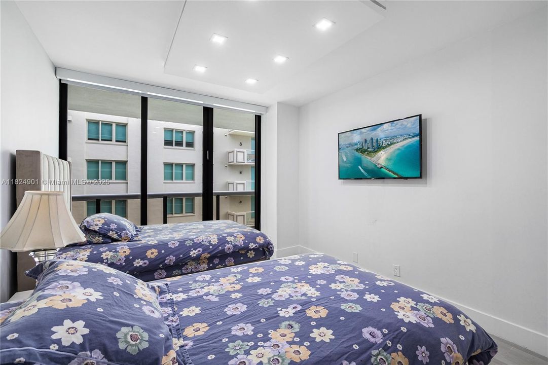 For Sale: $2,599,999 (2 beds, 2 baths, 1560 Square Feet)