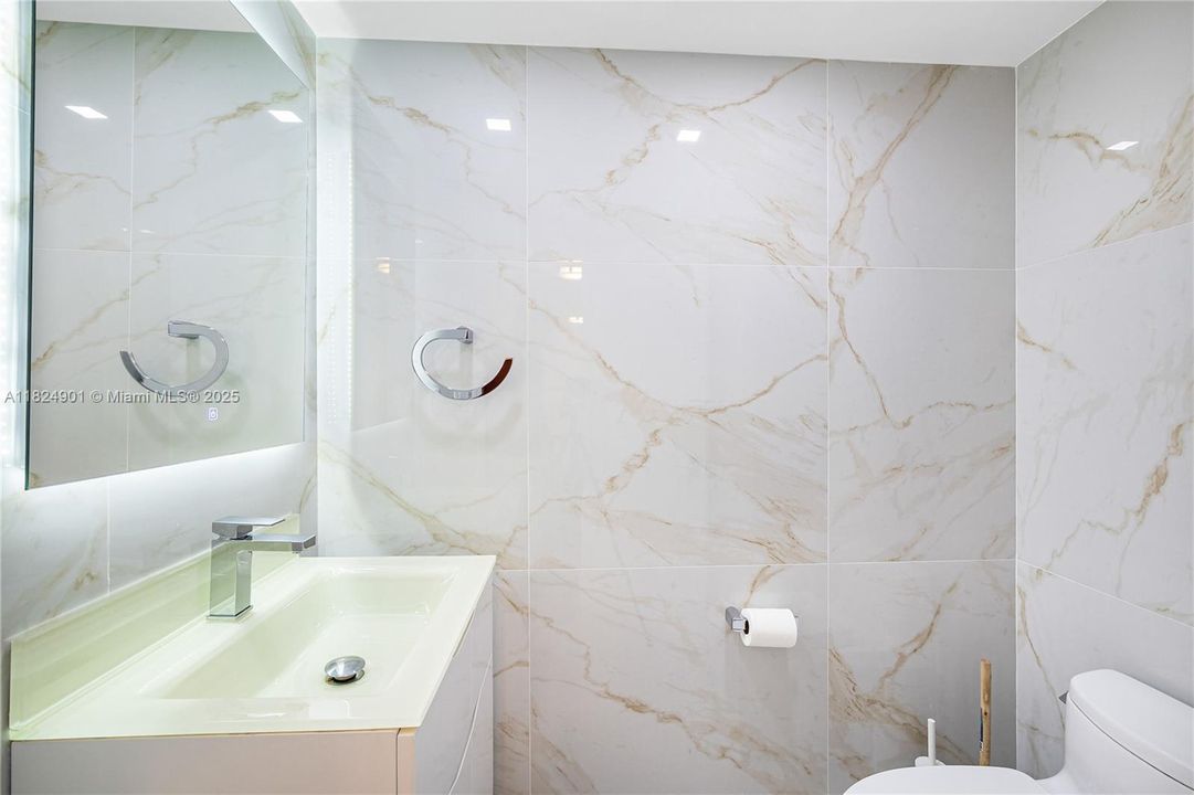 For Sale: $2,599,999 (2 beds, 2 baths, 1560 Square Feet)