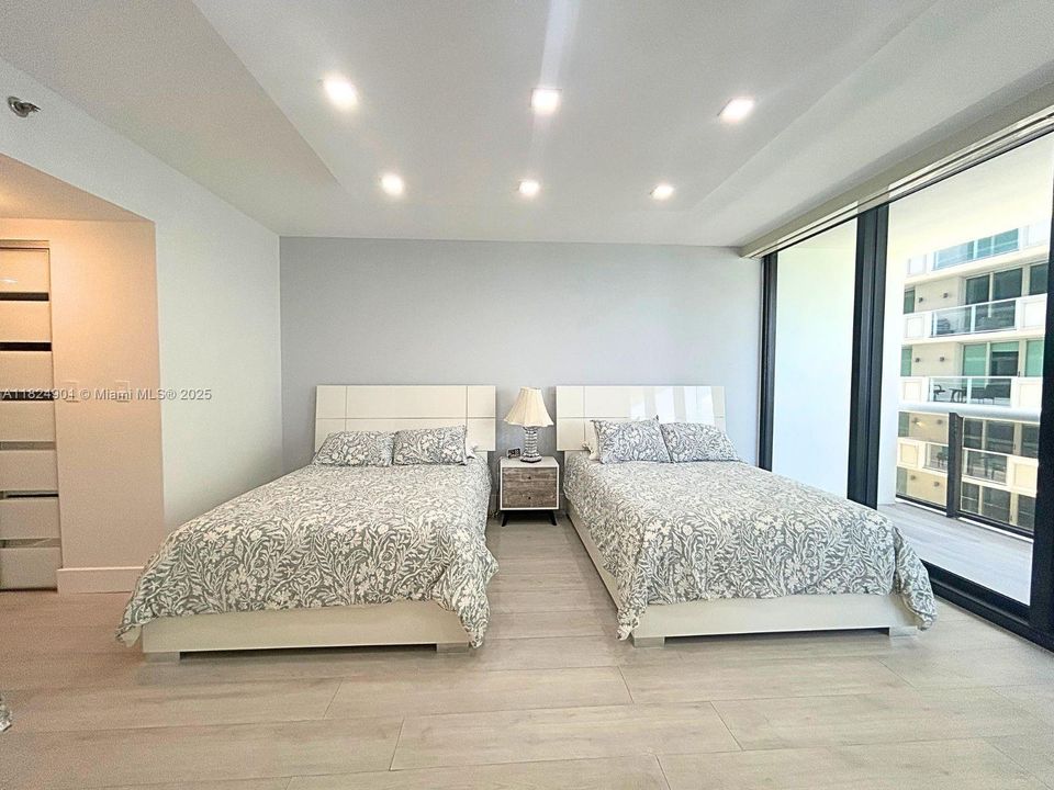 For Sale: $2,599,999 (2 beds, 2 baths, 1560 Square Feet)