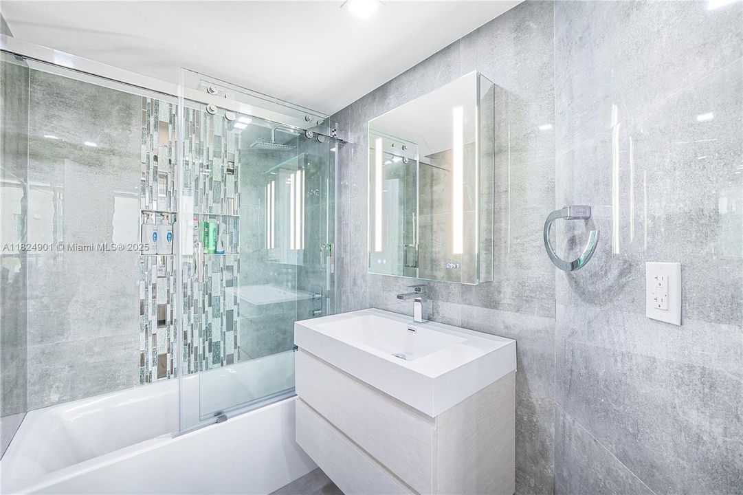 For Sale: $2,599,999 (2 beds, 2 baths, 1560 Square Feet)