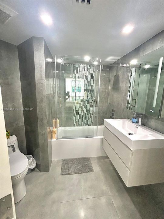 For Sale: $2,599,999 (2 beds, 2 baths, 1560 Square Feet)