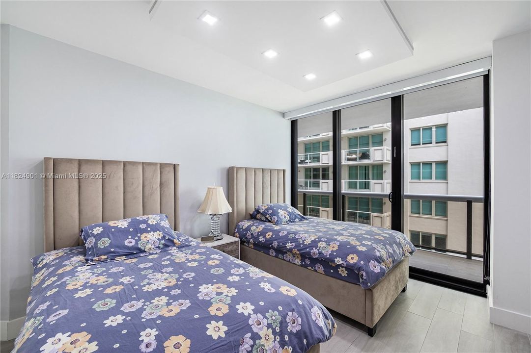 For Sale: $2,599,999 (2 beds, 2 baths, 1560 Square Feet)