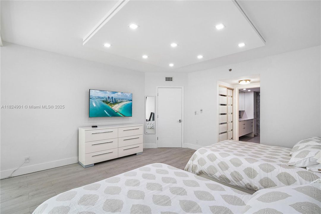 For Sale: $2,599,999 (2 beds, 2 baths, 1560 Square Feet)