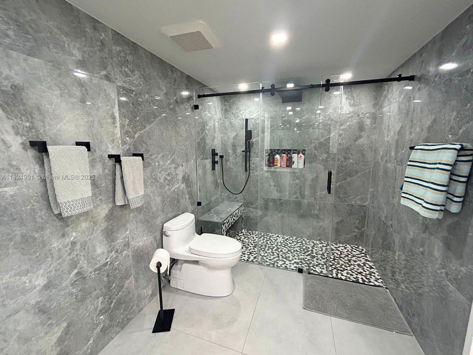 For Sale: $2,599,999 (2 beds, 2 baths, 1560 Square Feet)