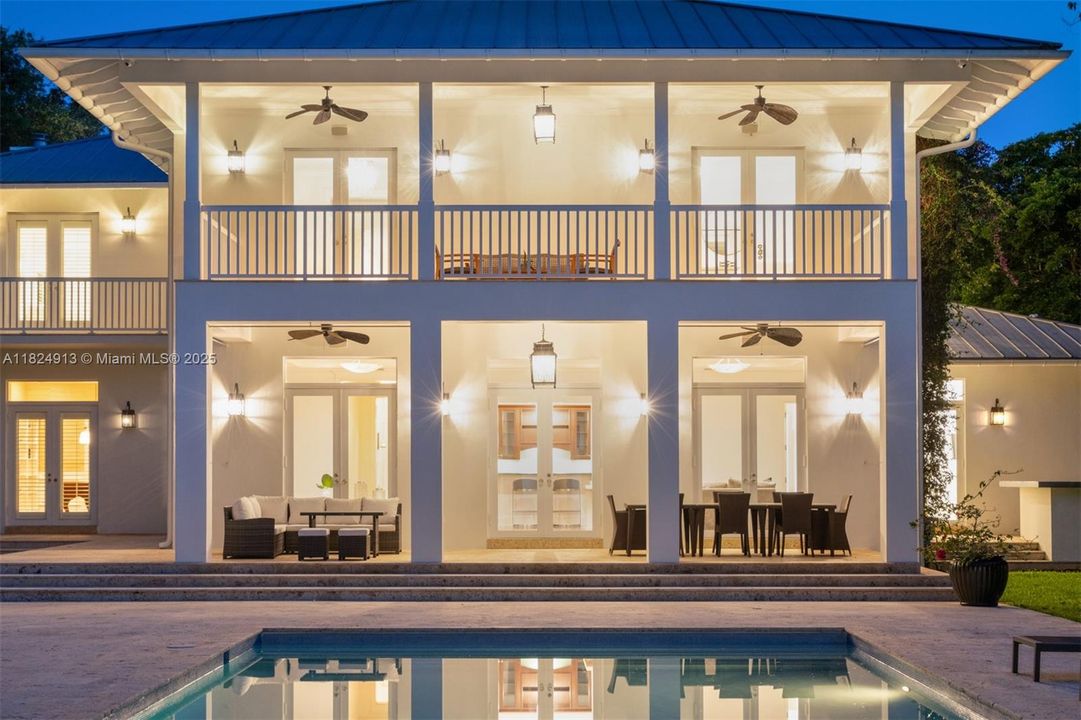 最近售出: $10,995,000 (6 贝兹, 6 浴室, 6999 平方英尺)