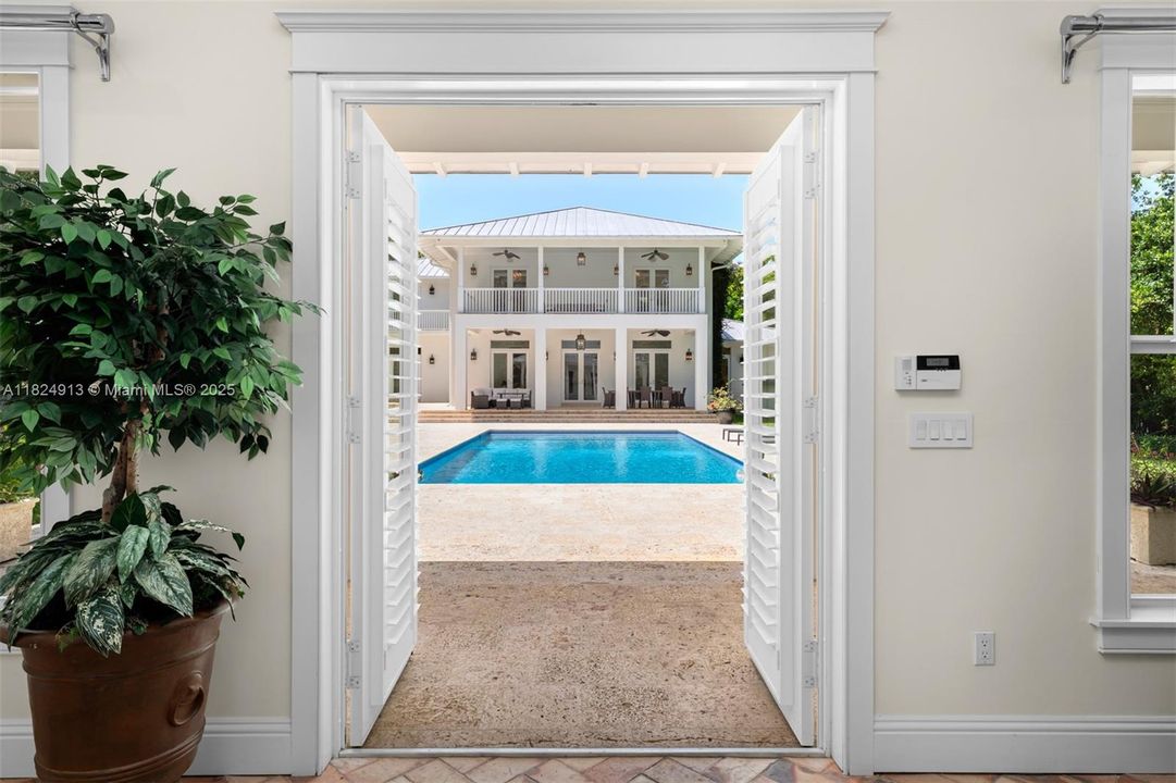 最近售出: $10,995,000 (6 贝兹, 6 浴室, 6999 平方英尺)