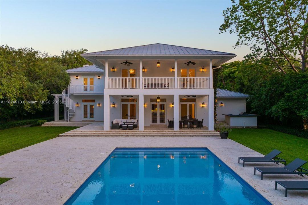 最近售出: $10,995,000 (6 贝兹, 6 浴室, 6999 平方英尺)