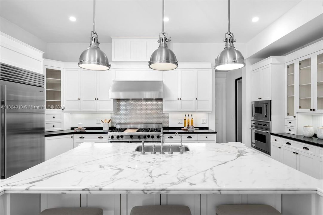 最近售出: $10,995,000 (6 贝兹, 6 浴室, 6999 平方英尺)