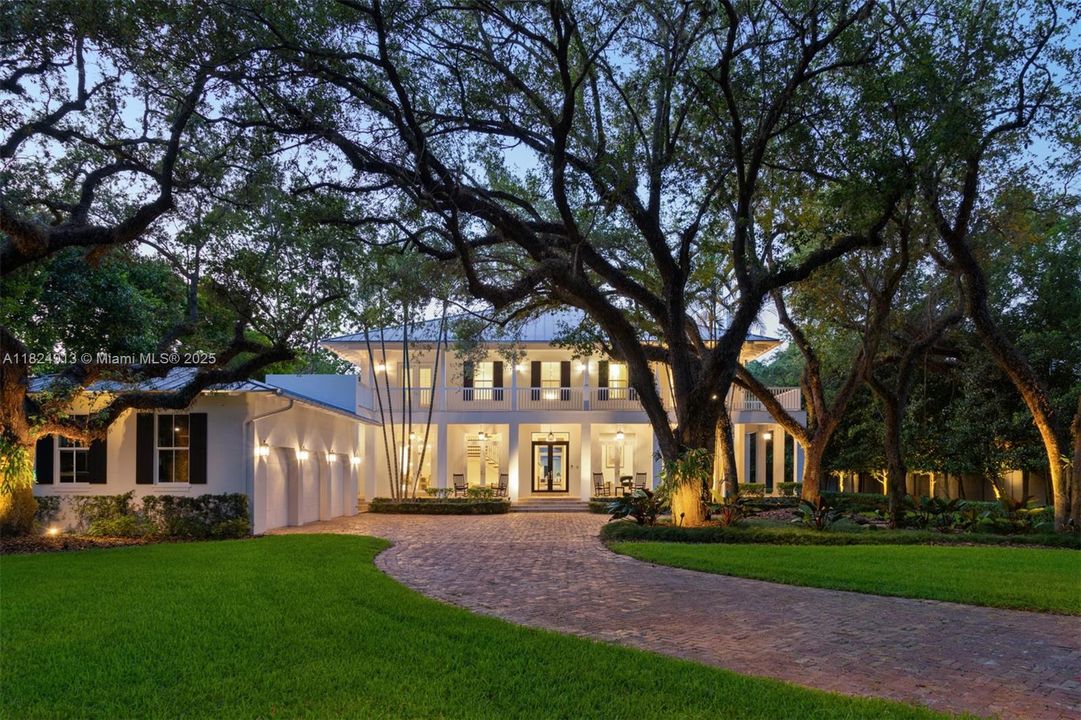 最近售出: $10,995,000 (6 贝兹, 6 浴室, 6999 平方英尺)