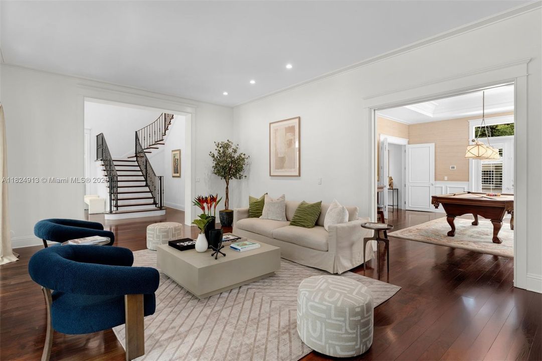 最近售出: $10,995,000 (6 贝兹, 6 浴室, 6999 平方英尺)