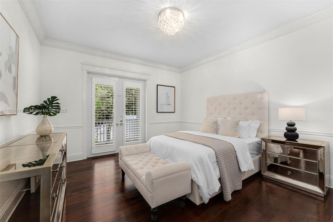 最近售出: $10,995,000 (6 贝兹, 6 浴室, 6999 平方英尺)