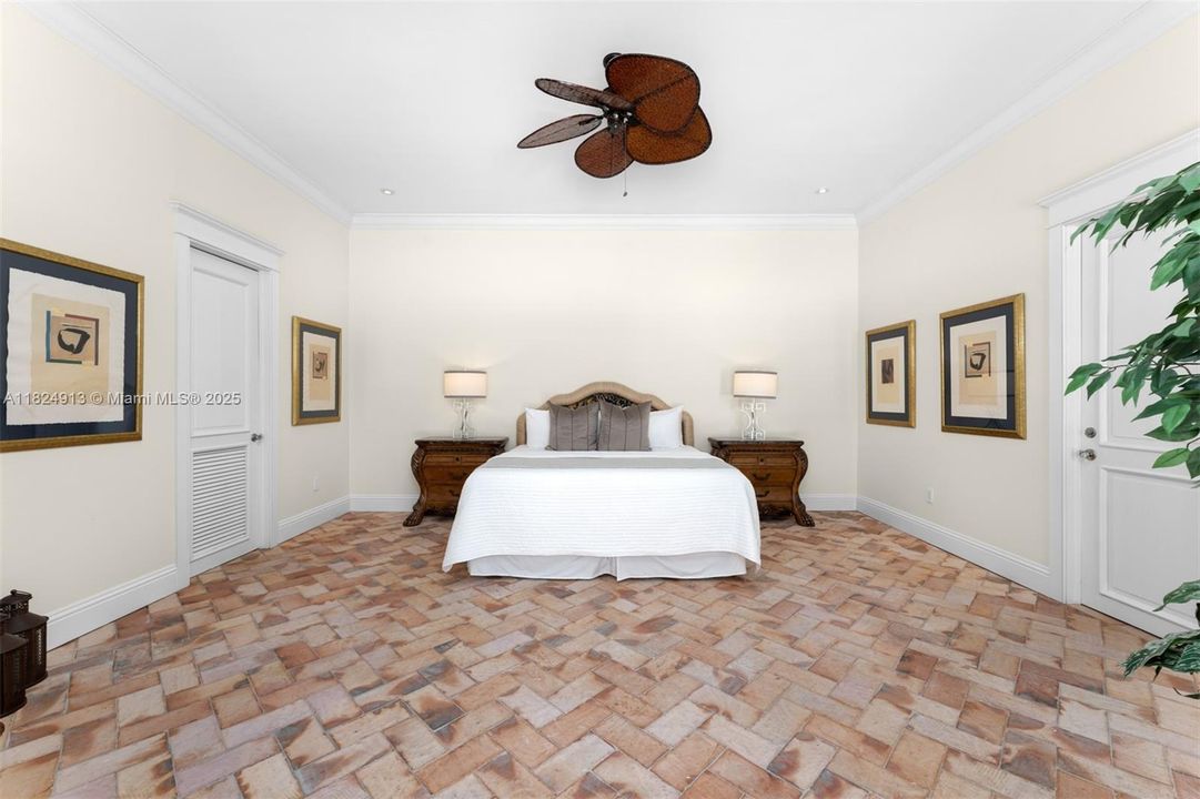 最近售出: $10,995,000 (6 贝兹, 6 浴室, 6999 平方英尺)