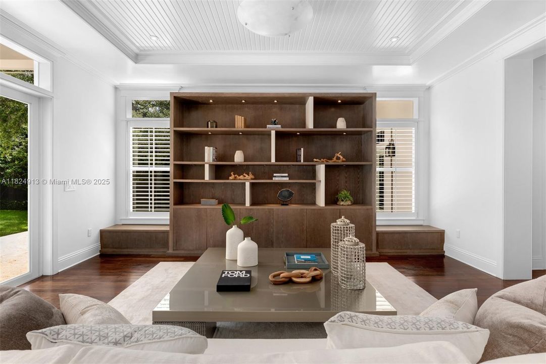 最近售出: $10,995,000 (6 贝兹, 6 浴室, 6999 平方英尺)