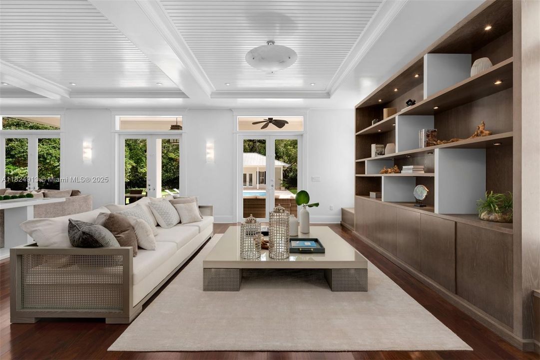 最近售出: $10,995,000 (6 贝兹, 6 浴室, 6999 平方英尺)