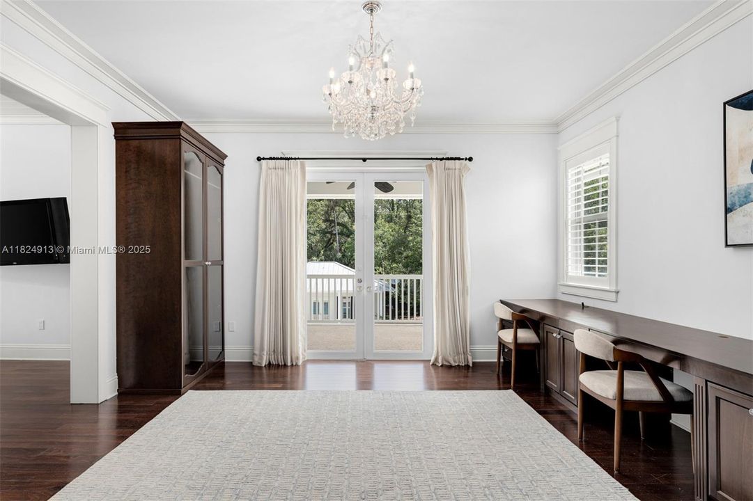 最近售出: $10,995,000 (6 贝兹, 6 浴室, 6999 平方英尺)