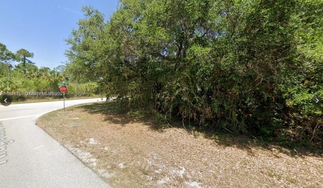 На продажу: $48,200 (0.51 acres)