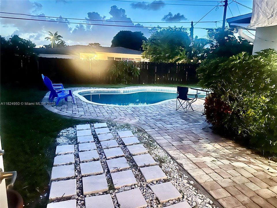 最近售出: $567,000 (3 贝兹, 2 浴室, 1116 平方英尺)