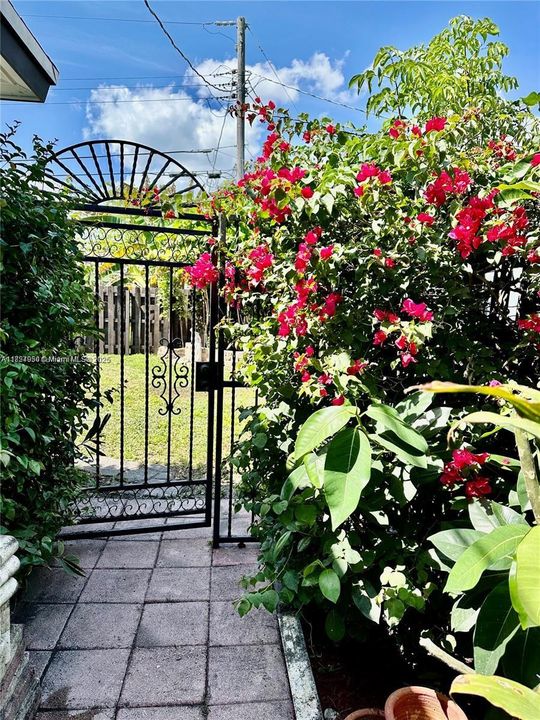 最近售出: $567,000 (3 贝兹, 2 浴室, 1116 平方英尺)