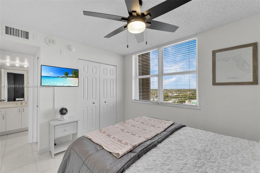 For Sale: $525,000 (2 beds, 2 baths, 1160 Square Feet)