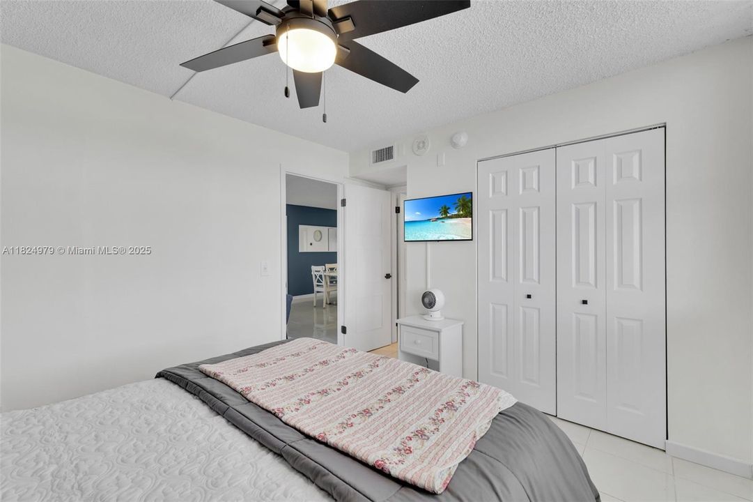 For Sale: $525,000 (2 beds, 2 baths, 1160 Square Feet)