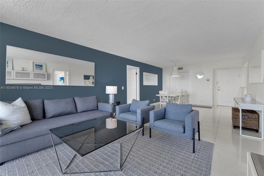 For Sale: $525,000 (2 beds, 2 baths, 1160 Square Feet)