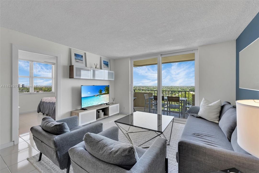 For Sale: $525,000 (2 beds, 2 baths, 1160 Square Feet)