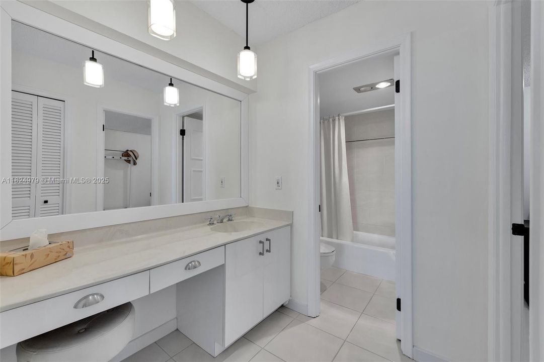 For Sale: $525,000 (2 beds, 2 baths, 1160 Square Feet)