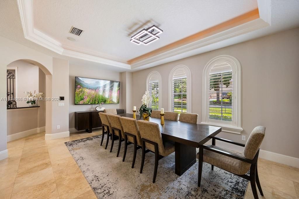 En Venta: $5,495,000 (5 camas, 6 baños, 7278 Pies cuadrados)