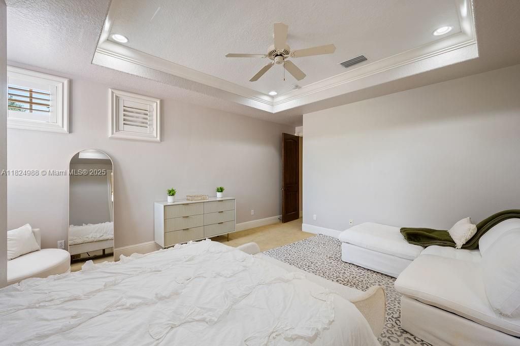 En Venta: $5,495,000 (5 camas, 6 baños, 7278 Pies cuadrados)