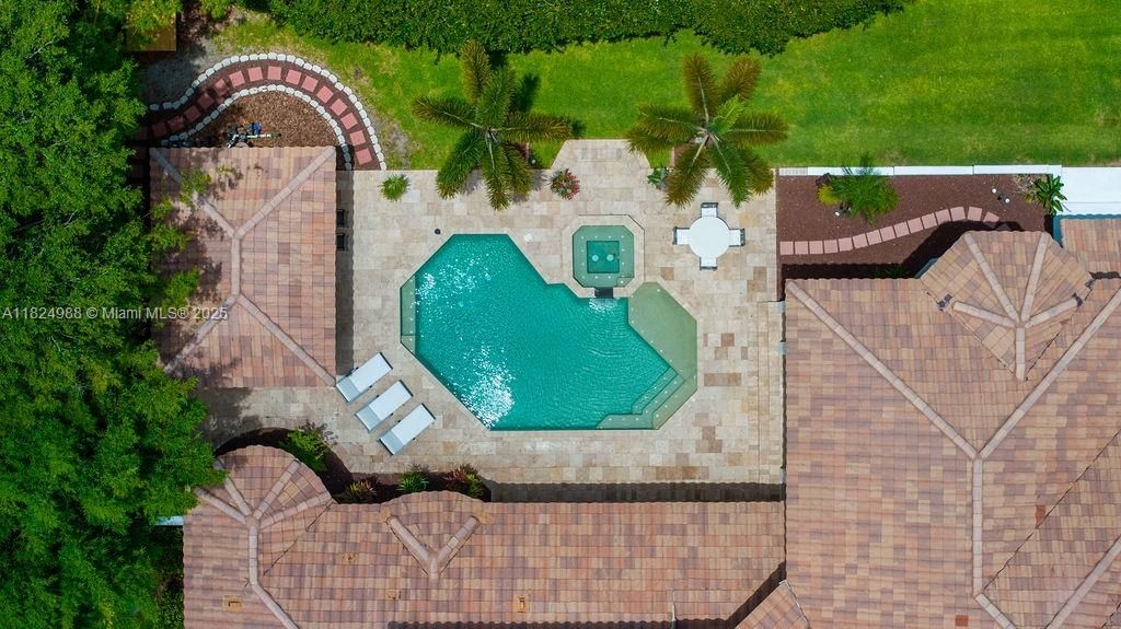 En Venta: $5,495,000 (5 camas, 6 baños, 7278 Pies cuadrados)