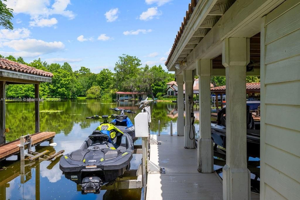 En Venta: $5,495,000 (5 camas, 6 baños, 7278 Pies cuadrados)