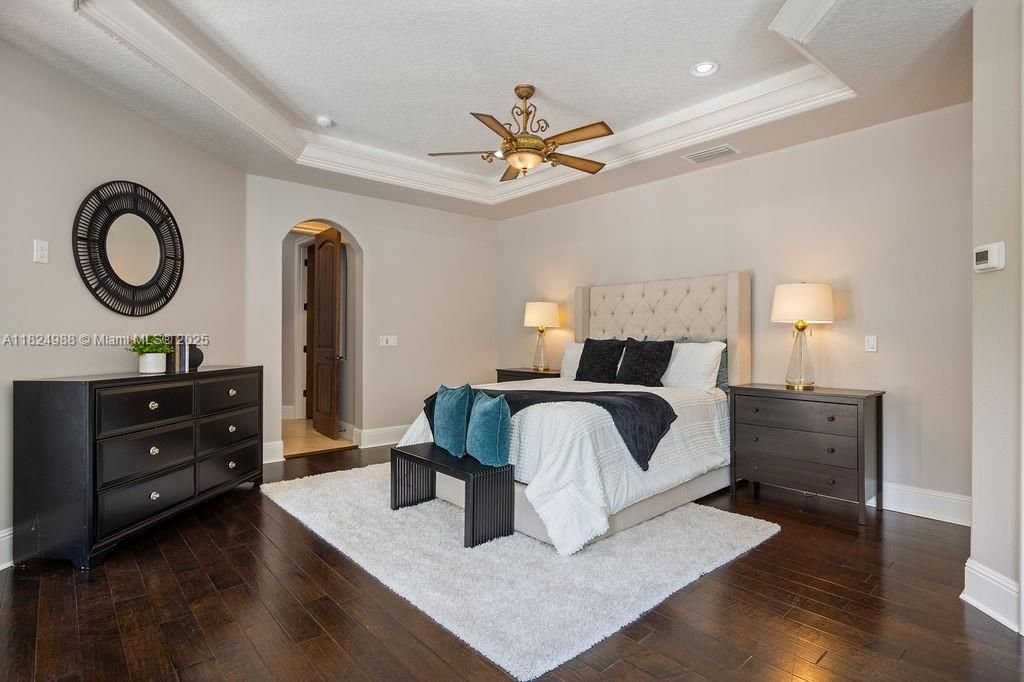 En Venta: $5,495,000 (5 camas, 6 baños, 7278 Pies cuadrados)