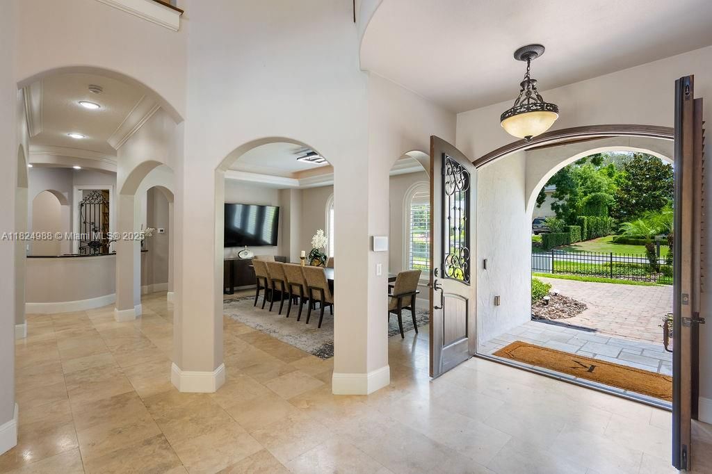 En Venta: $5,495,000 (5 camas, 6 baños, 7278 Pies cuadrados)