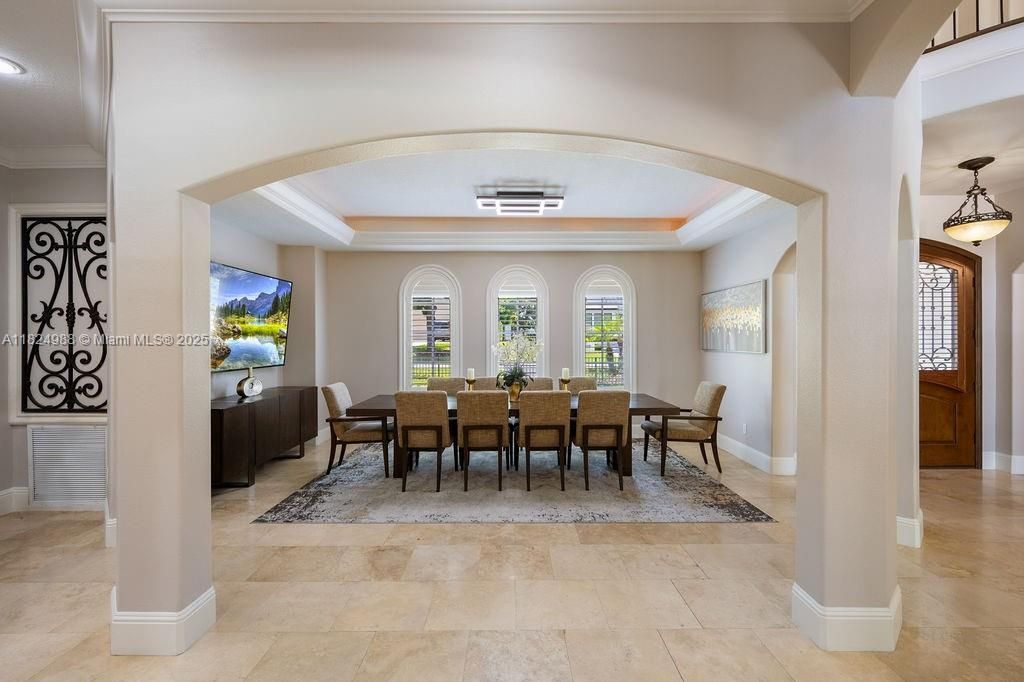 En Venta: $5,495,000 (5 camas, 6 baños, 7278 Pies cuadrados)