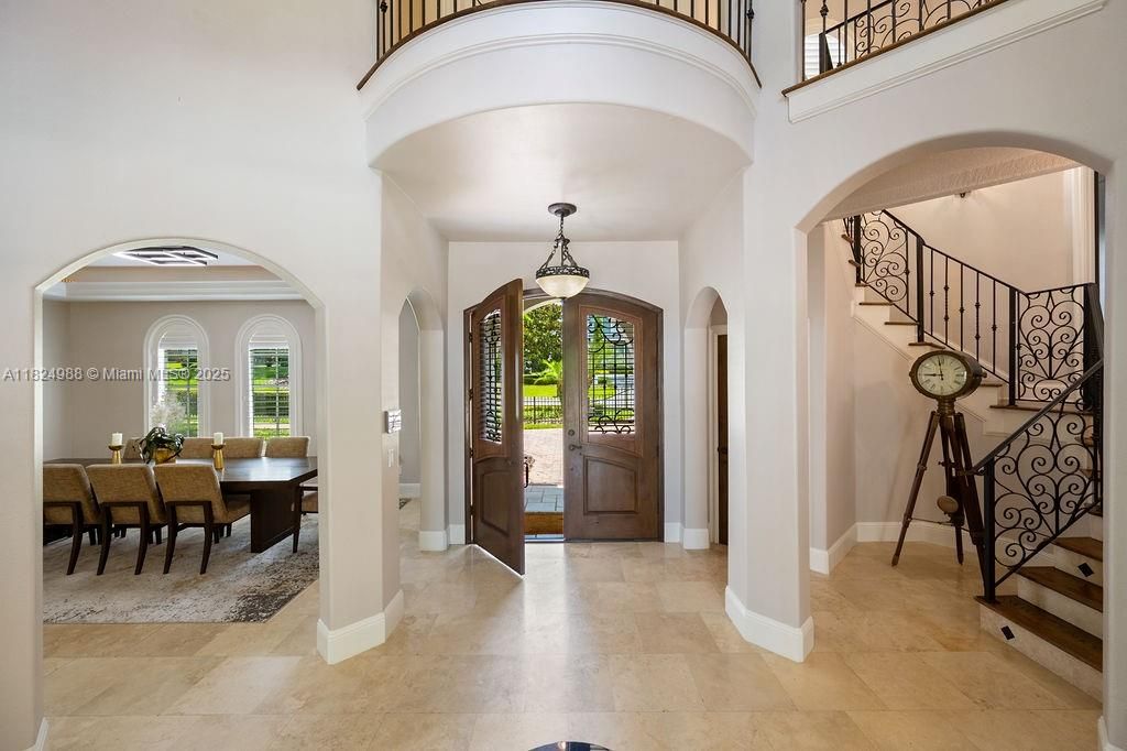 En Venta: $5,495,000 (5 camas, 6 baños, 7278 Pies cuadrados)