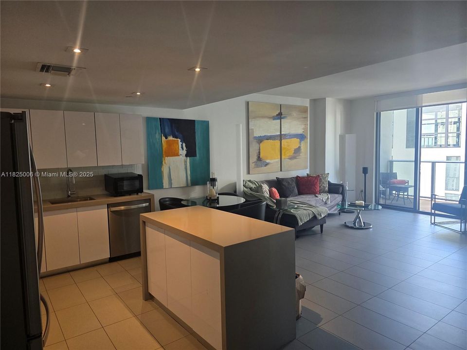 待售: $420,000 (1 贝兹, 1 浴室, 752 平方英尺)