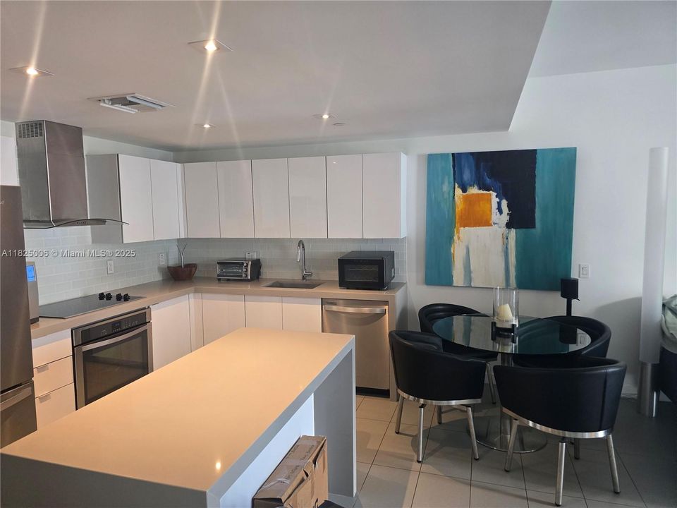 待售: $420,000 (1 贝兹, 1 浴室, 752 平方英尺)