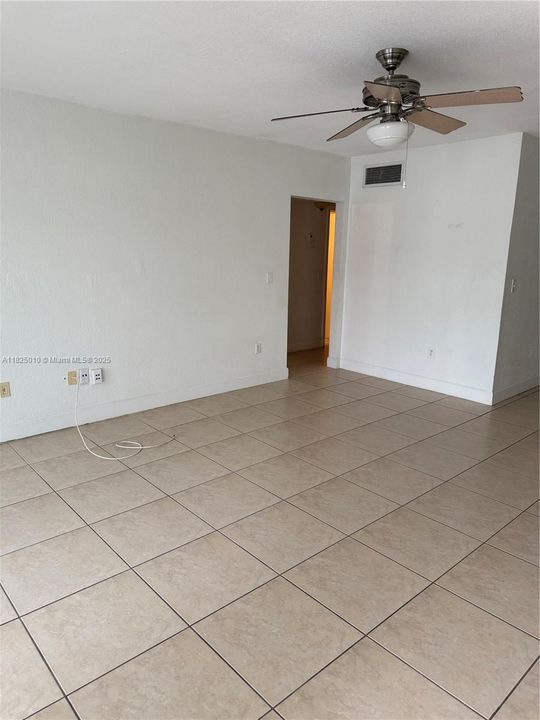 На продажу: $374,000 (2 спален, 2 ванн, 1036 Квадратных фут)