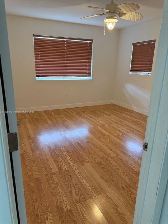 На продажу: $374,000 (2 спален, 2 ванн, 1036 Квадратных фут)