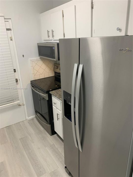 For Sale: $290,000 (2 beds, 1 baths, 970 Square Feet)