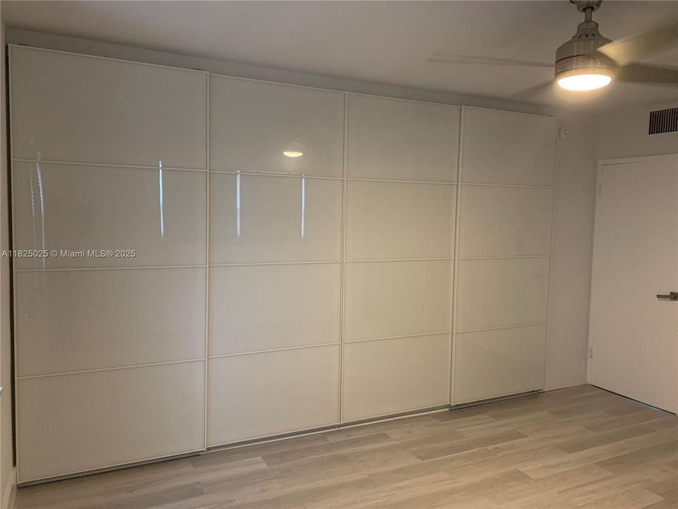 For Sale: $290,000 (2 beds, 1 baths, 970 Square Feet)