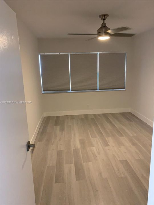 For Sale: $290,000 (2 beds, 1 baths, 970 Square Feet)